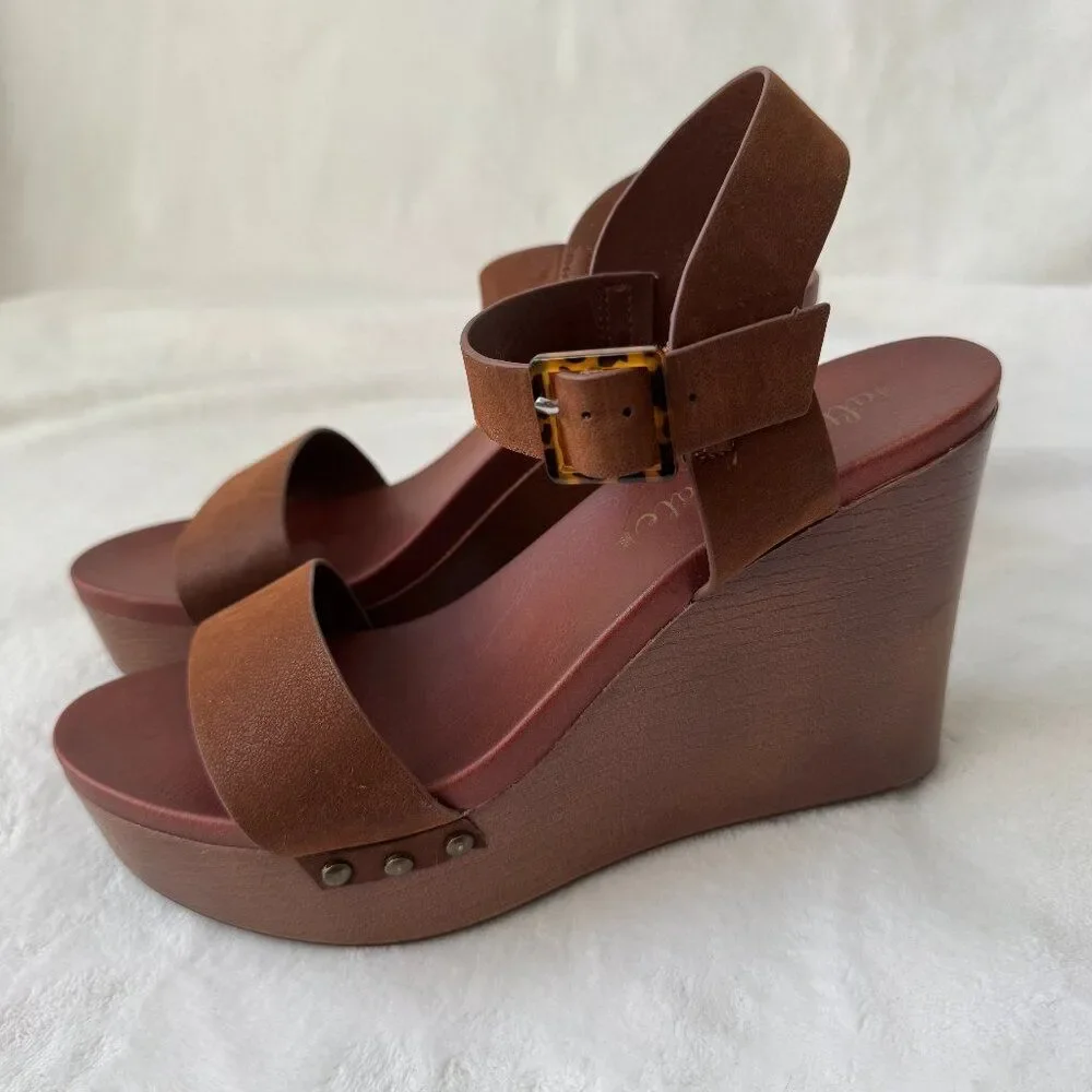 Altar'd State Serah Wedge Sandals Cognac Tortoise Buckle Size 8.5